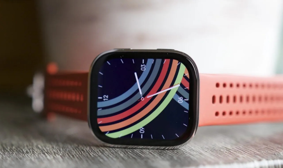 طراحی و بدنه ساعت Amazfit Bip 6